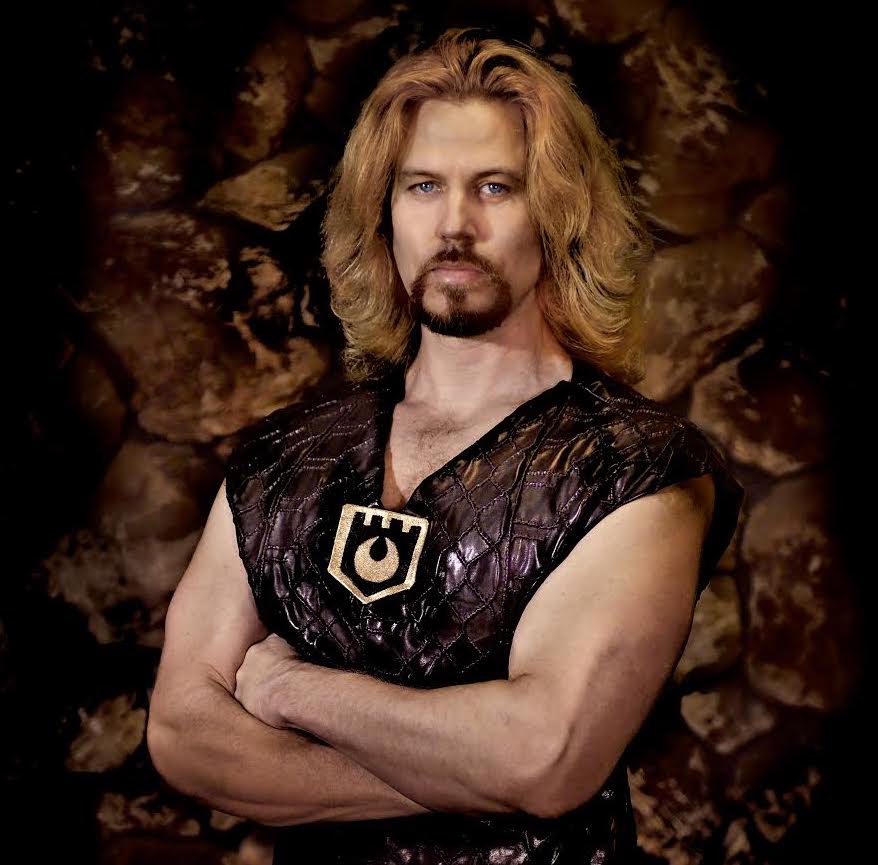 Thomas Truhitte in dramatic stage costume