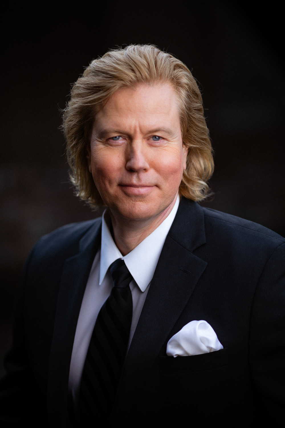 Headshot of Thomas Truhitte in a dark suit